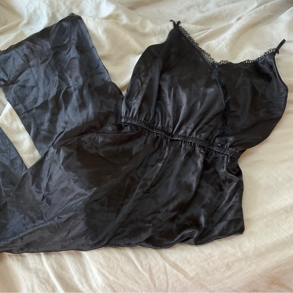 Black faux satin jumpsuit - Picture 3 of 5